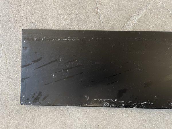 Plint 12x140mm zwart gegrond met lichte schade. Nu voor een zeer scherpe prijs bij Bouwie volop verkrijgbaar