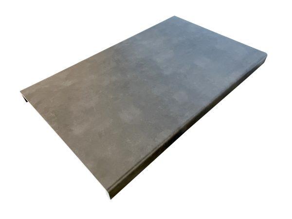 PVC overzettrede beton donker. Prachtige pvc overzettreden verkrijgbaar in 4 mooie kleuren. Eenvoudig te monteren voor een snelle renovatie van uw bestaande trap. Bij Bouwie volop verkrijgbaar voor scherpe prijzen